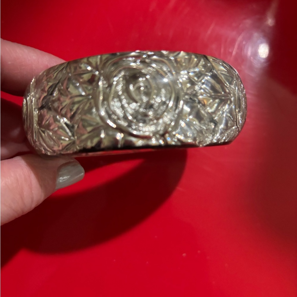 Gorgeous Vintage Rose Inspired Clear Wide Bangle Bracelet Silver Color Inside